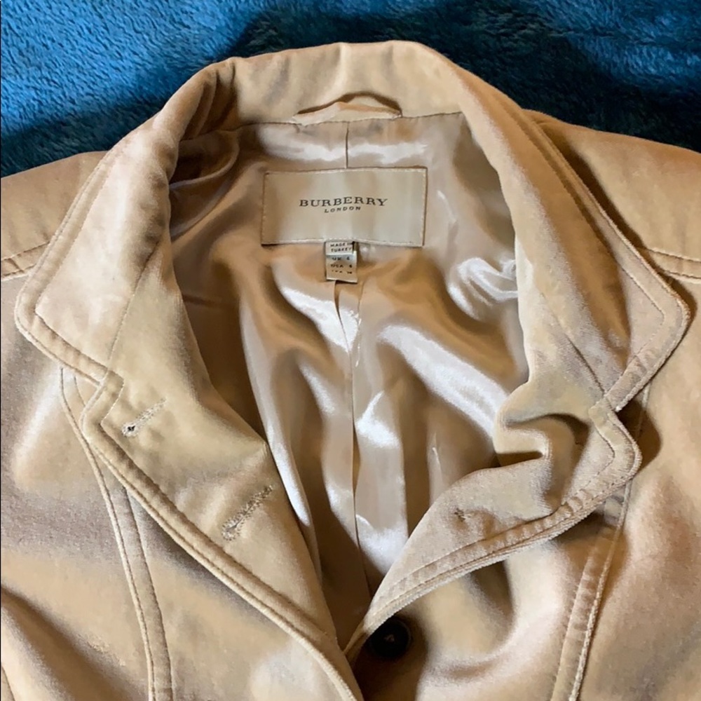 Fitted Burberry velvet, button jacket